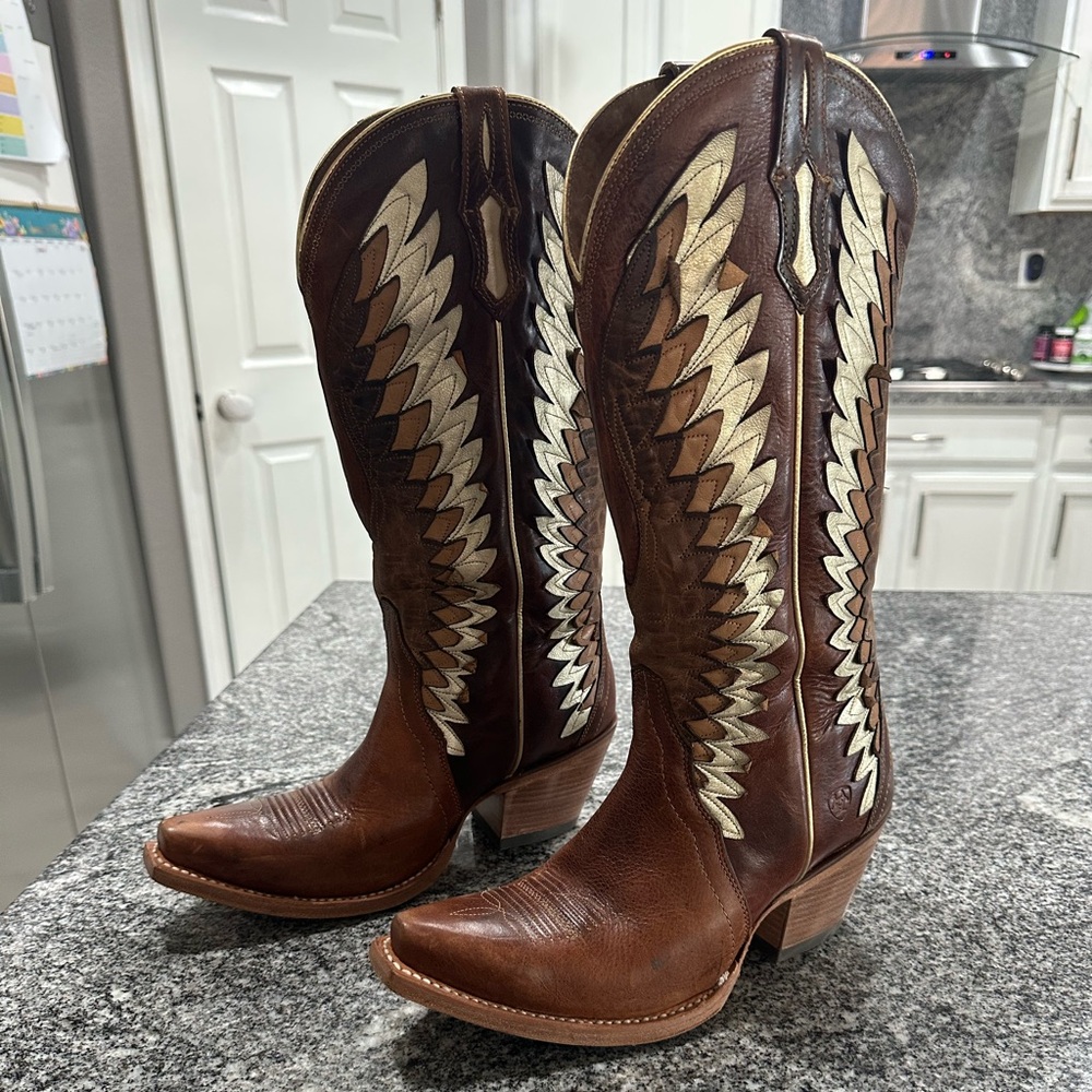 Ariat Brown Leather Western Cowboy Boots with Cream Inlay 8.5